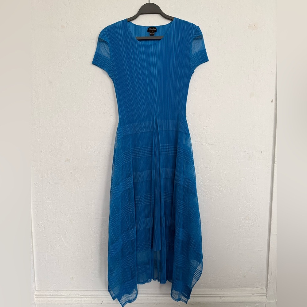 Elegant Pleated Blue Dress 🦋